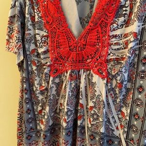 Short sleeve top with red lace